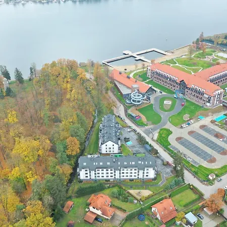Twierdza Z Widokiem Na Jezioro
